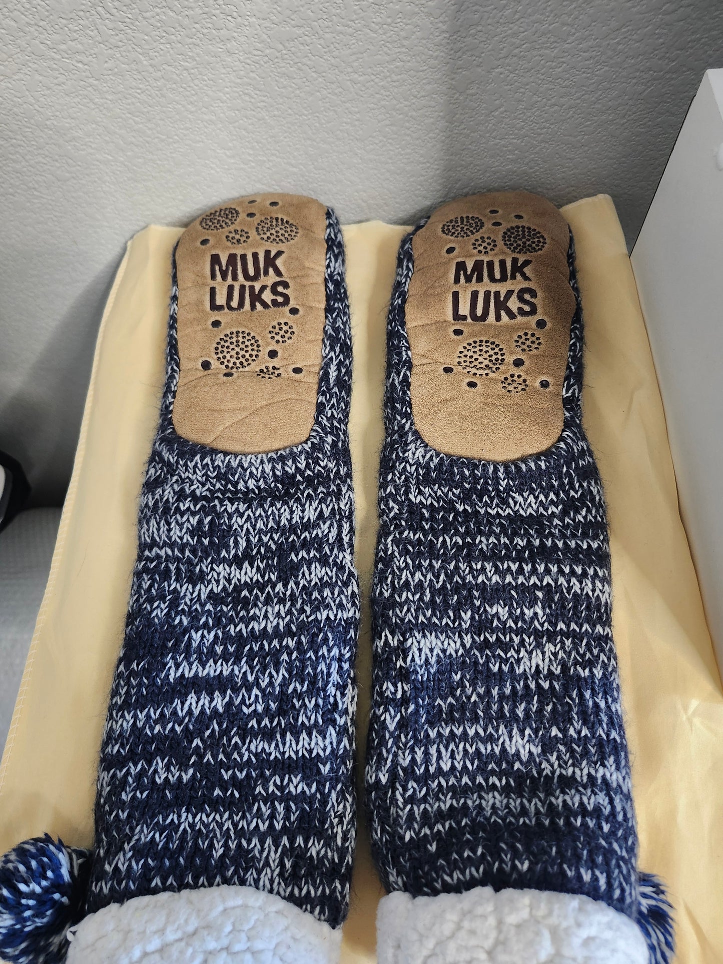 Muk Luks High Socks Size 10